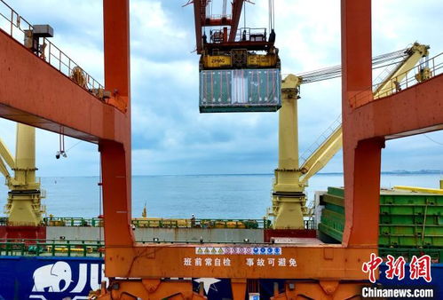 广西北部湾港实现首批大批量锂电池储能柜整船出口